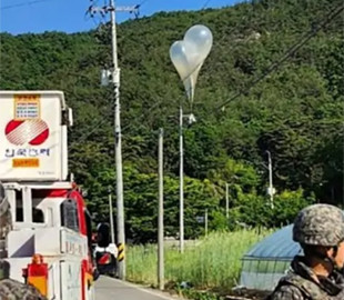 Поставили рекорд: із КНДР до Південної Кореї відправили 500 сміттєвих куль за добу