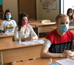 Почти все школы в Украине вернулись к очному обучению