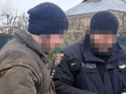 Купив дві автівки: на Вінниччині чоловік викрав у тітки 1,3 млн грн виплат за загиблого сина