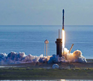 SpaceX вывела на орбиту спутник SiriusXM-8