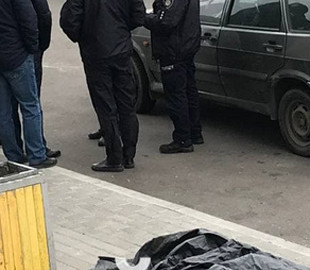 В Харькове иностранец выпал из окна многоэтажного дома: в сети появилось видео