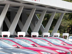 Продажи Tesla рухнули в Европе — покупатели стали выбирать электрокары других производителей