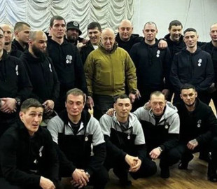 Тату зі свастикою та низка вбивств: ЗМІ показали, кого з зеків-"вагнерівців" помилував Пригожин