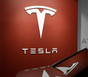 Tesla запустила тестове роботаксі у Техасі: акції компанії злетіли на 9%