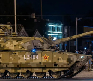"Дрони йому не страшні": Китай офіційно представив танк нового покоління