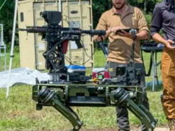 Озброєний гвинтівкою з ШІ: у США показали робота-собаку, що знищує БПЛА