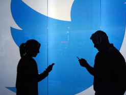 Твиттер официально обвинили в публикации и заработке на детской порнографии