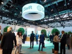 РФ можуть повернути до SWIFT — демократи екстрено звернулися до Трампа