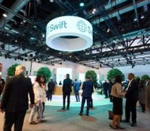 РФ можуть повернути до SWIFT — демократи екстрено звернулися до Трампа