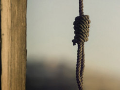 У Переяславі повісився чоловік: тіло знайшла донька