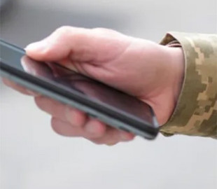 Шахраї прикинулись працівниками Київстару та вкрали з рахунків військового в ПриватБанку та Ощадбанку понад 215 тис. грн - що вирішив суд
