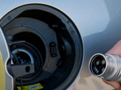 Geely представила зарядку, здатну зарядити електрокар за 5 хвилин