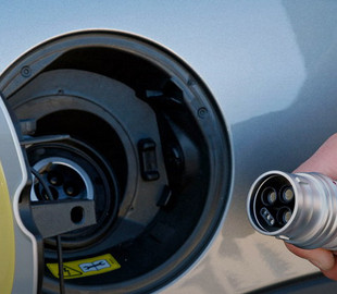 Geely представила зарядку, здатну зарядити електрокар за 5 хвилин