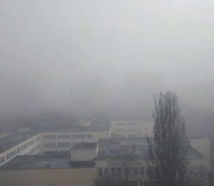 Утренний Киев окутало туманом: в сети делятся шикарными фото с земли и воздуха