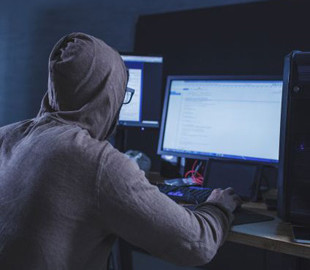 Вилучили 800 серверів і заарештували піаніста: Нідерланди накрили мережу хакерів РФ