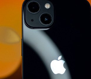 Продажі смартфонів у світі падають, але iPhone продається найкраще, — аналітика