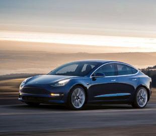 Электромобили Tesla научатся искать парковочное место самостоятельно к концу года