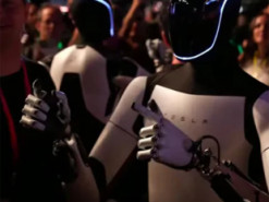 Бармени, танцюристи, друзі: Ілон Маск показав у ділі роботів Optimus за $20 000