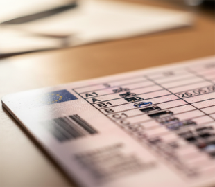 Шахраї крадуть фото військових: Нацполіція застерігає про фейкові посвідчення водія