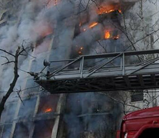 За допомогою дронів у Києві обстежують розбомблені російськими окупантами будинки, - ФОТО