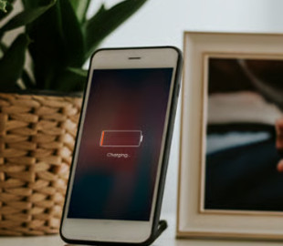 Скільки разів на день можна заряджати смартфон, щоб не "вбити" батарею