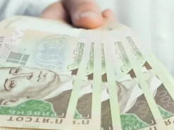 Жінка втратила кошти з банківської карти при оформленні грошової допомоги