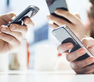 Які проблеми зі здоров'ям чекають тих, хто залежний від смартфону?
