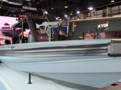 Розробники з ОАЕ представили легкий бойовий корабель, оснащений кулеметом M240