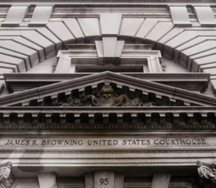 У США суд жорстоко покарав адвокатів за вигадані справи, створені ШІ