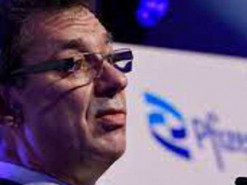 Після чотирьох вакцинацій голова компанії Pfizer захворів на COVID-19