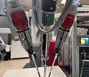 Робот-хірург з ШІ вперше провів операцію без допомоги лікаря