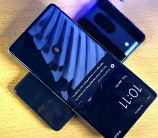 Як зарядити смартфон, навушники і смарт-годинники від іншого смартфона: два прості варіанти