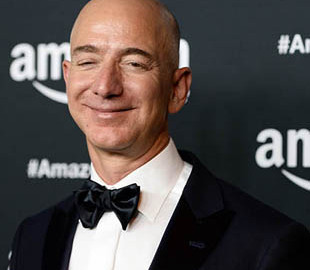 Основатель Amazon спустя год узнал, кто передал СМИ его личные фото