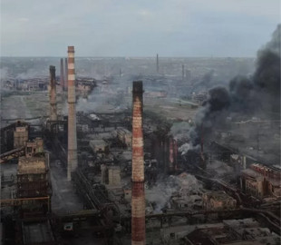 Полк "Азов" показал, как штурмует позиции россиян на "Азовстали"