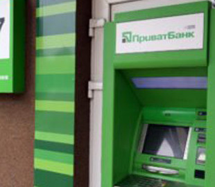 Клиентам ПриватБанка рассказали, что делать, если банкомат “проглотил“ карту и не отдает: пошаговая инструкция