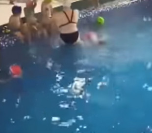 Слідчі вручили підозру луцькій тренерці, з вини якої у басейні мало не втопилась дитина