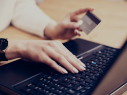 18-річний хлопець переказав понад 60 тис. грн на «лікування коханої з Інстаграму»