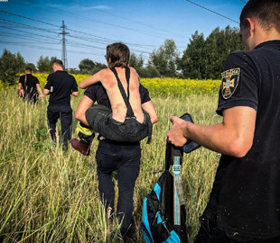 Дрон врятував 12-річного хлопця, що застряг у болоті під Києвом
