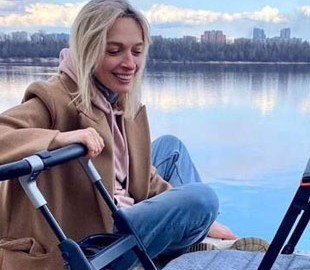 Василіса Фролова замилувала мережу фото з першої прогулянки сина
