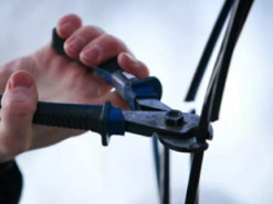 Житель Харківської області зрізав кабелі "Укртелекому", щоб зробити паркан