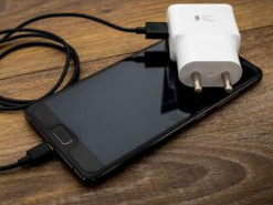 Зарядний пристрій смартфона став гарячим — що потрібно робити