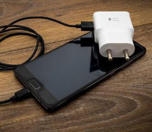 Зарядний пристрій смартфона став гарячим — що потрібно робити