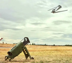 Розробники Airbus інтегрували баражувальні дрони Q-SLAM-40 у бойові гелікоптери NH90