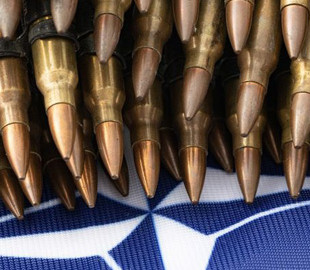 Тисячі бронемашин і танків, мільйони снарядів: НАТО посилює оборону на тлі загрози від РФ, що зростає