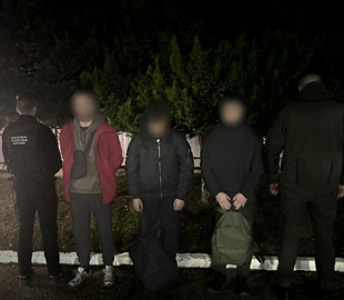 Прикордонники затримали трьох чоловіків, які намагалися незаконно перетнути кордон за “інструкцією” з інтернету