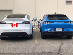Tesla Model Y vs Ford Mustang Mach-E: два електромобілі вперше порівняли вживу