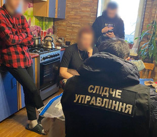 Клієнтів знаходила через Інтернет: в Одесі викрили 40-річну жінку в утриманні борделю