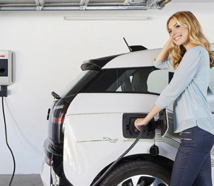 США ожидают массовые увольнения рабочих автопрома из-за электрификации