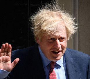 Джонсон ігнорував власні поради з безпеки і вів переговори з особистого телефону - ЗМІ