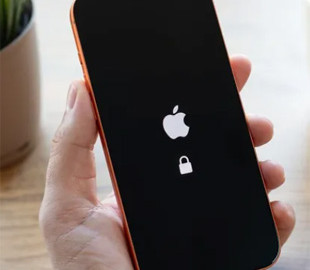 iPhone у розстрочку під контролем: Apple тепер блокуватиме смартофни за прострочені кредити